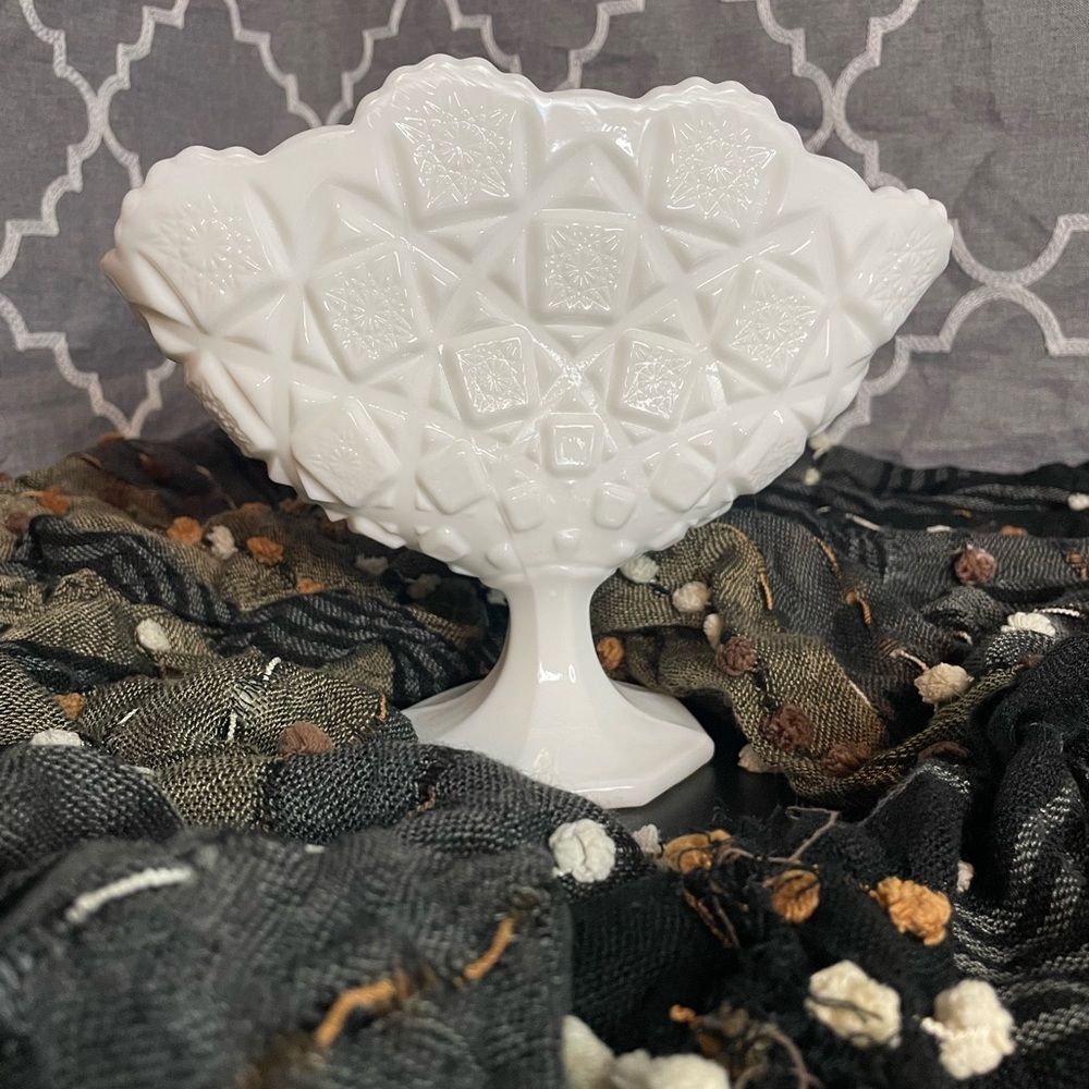 Vintage Milk Glass Old Quilt PatternWestmoreland Fan  Vase